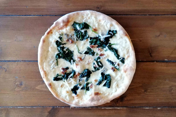 Pizza Spinaci, gorgonzola e noci